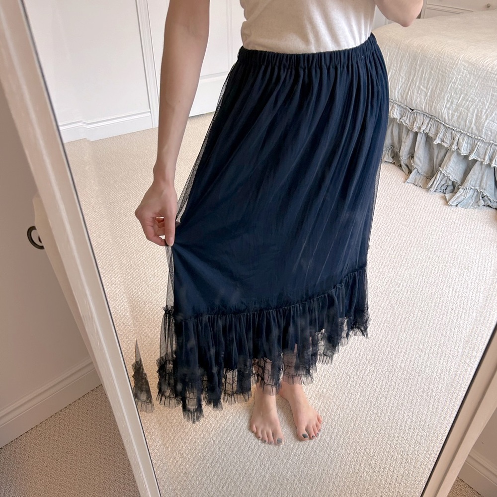 O/S tulle-like navy blue skirt, no damage, very fun!
